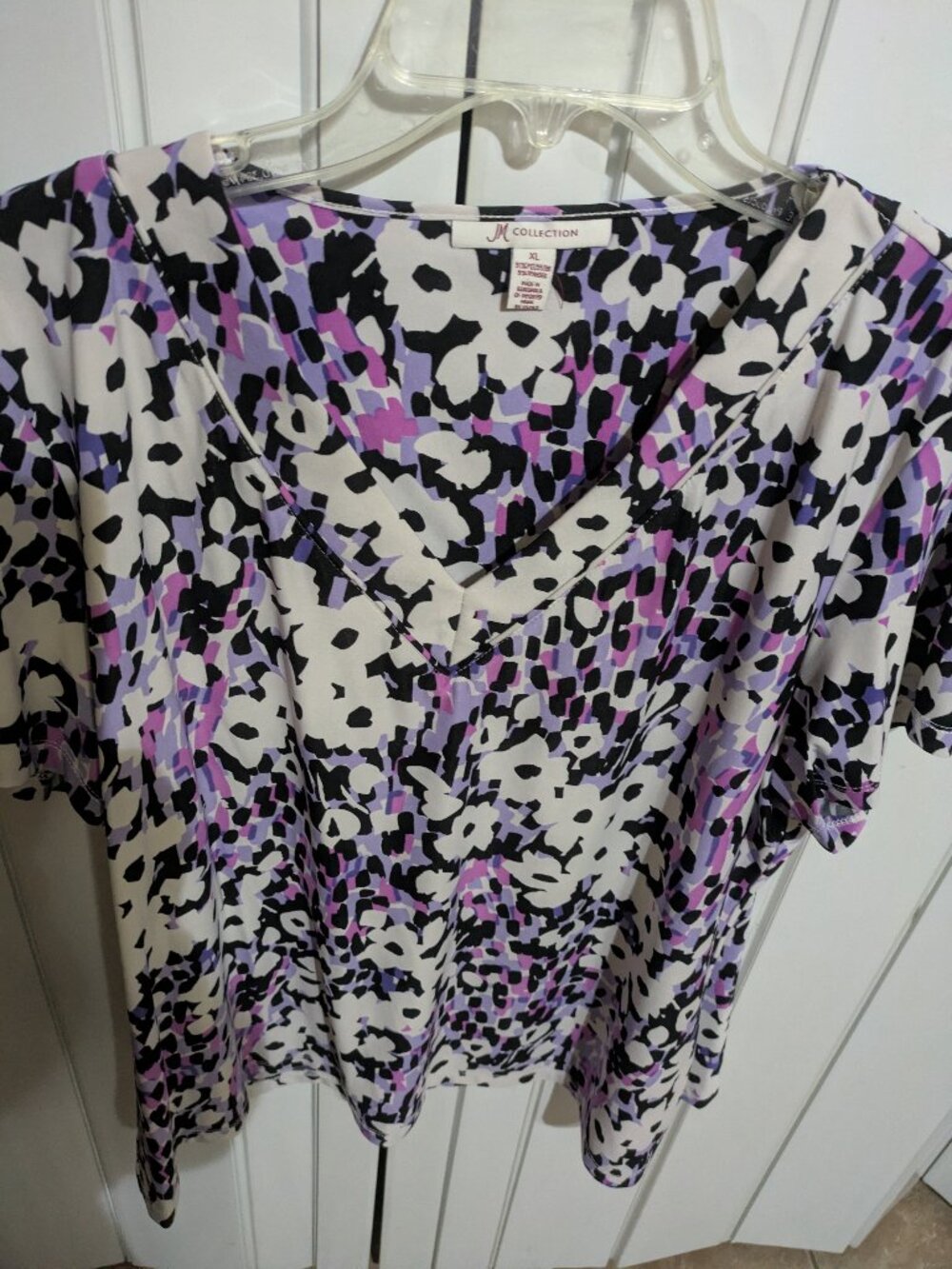 ~Very Pretty blouse for any attire.